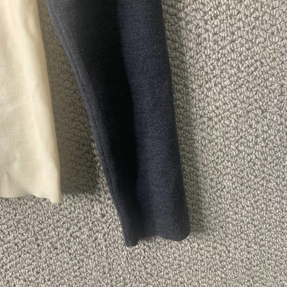 Escada Womens Sweater Size 36 Cream Gray Virgin Wool Turtleneck‎ Long Sleeves - Picture 5 of 14